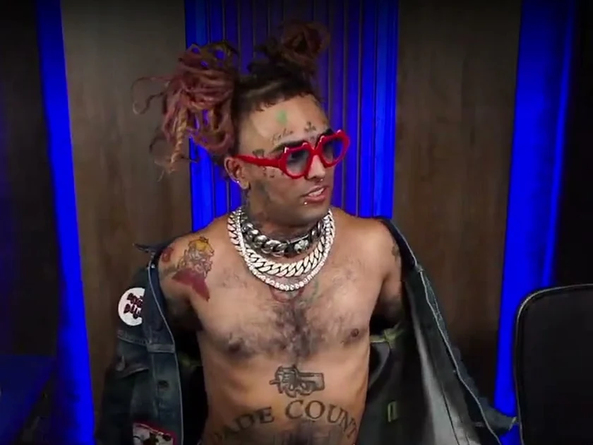 Lil Pump dealing cards at the Duel blackjack table