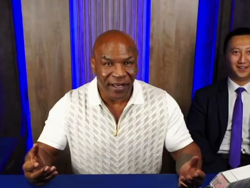 Mike Tyson dealing at the Duel live blackjack table